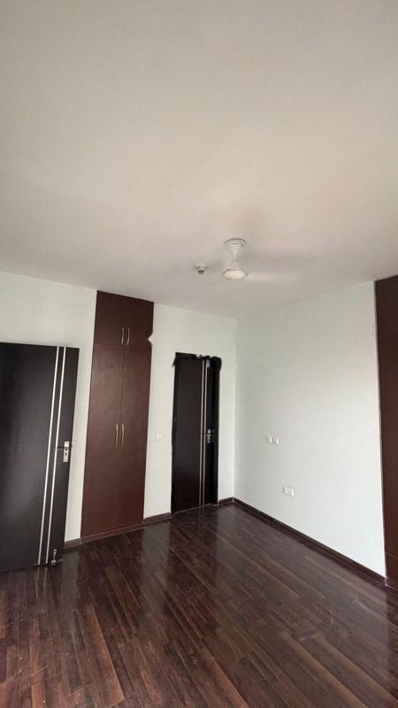 5 BHK for rent in Sector 86, Gurugram — semi-furnished — 4560 sq.ft — Microtek Greenburg