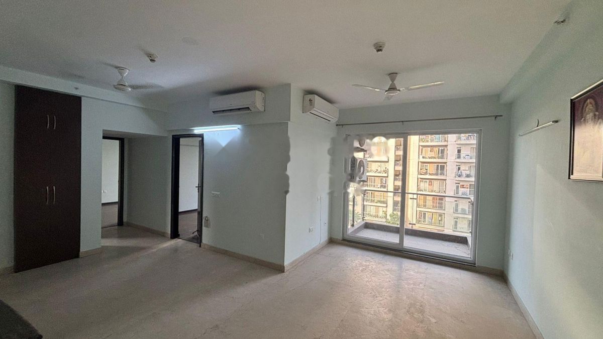 5 BHK for rent in Sector 86, Gurugram — semi-furnished — 4560 sq.ft — Microtek Greenburg