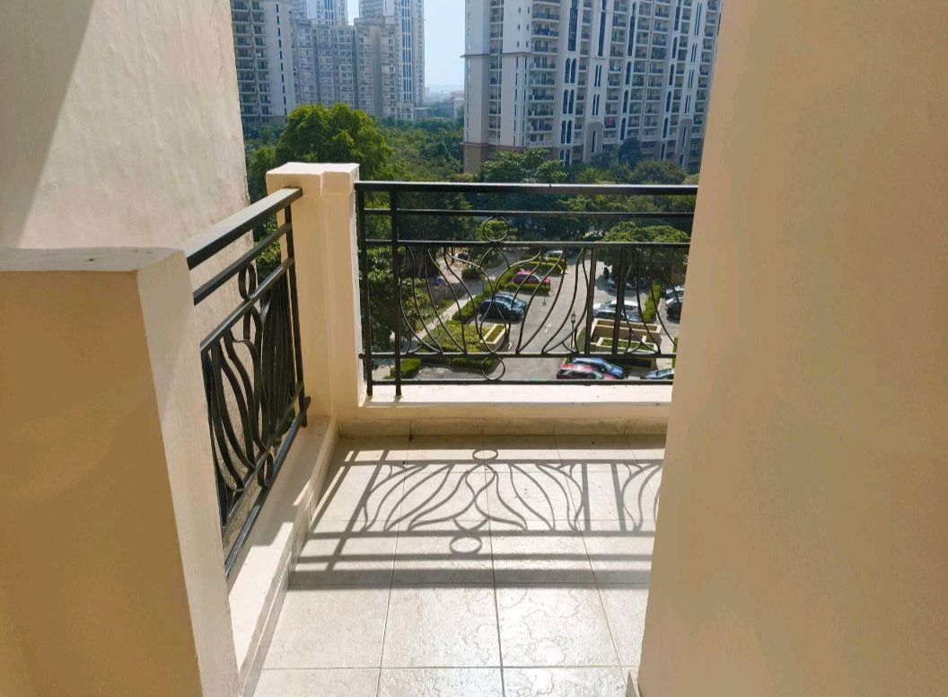 5 BHK for rent in Sector 90, Gurugram — semi-furnished — 1930 sq.ft — DLF New Town Heights I