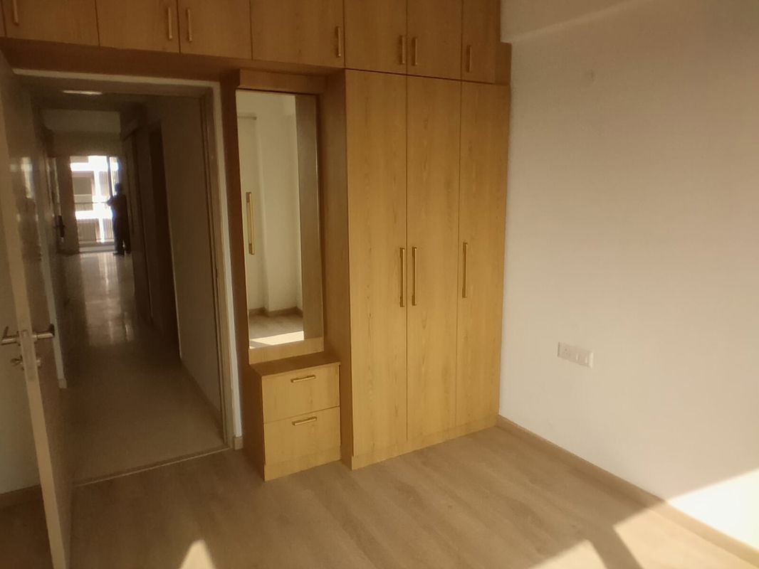 5 BHK for rent in Sector 92, Gurugram — semi-furnished — 1490 sq.ft — Signature Global City 92