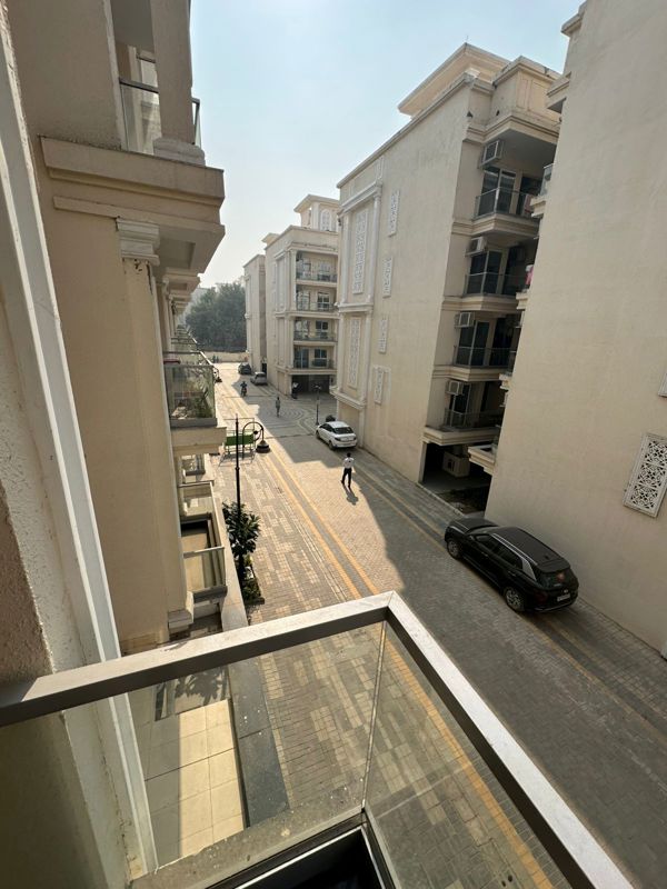 5 BHK for rent in Sector 92, Gurugram — semi-furnished — 1401 sq.ft — Signature Global City 92