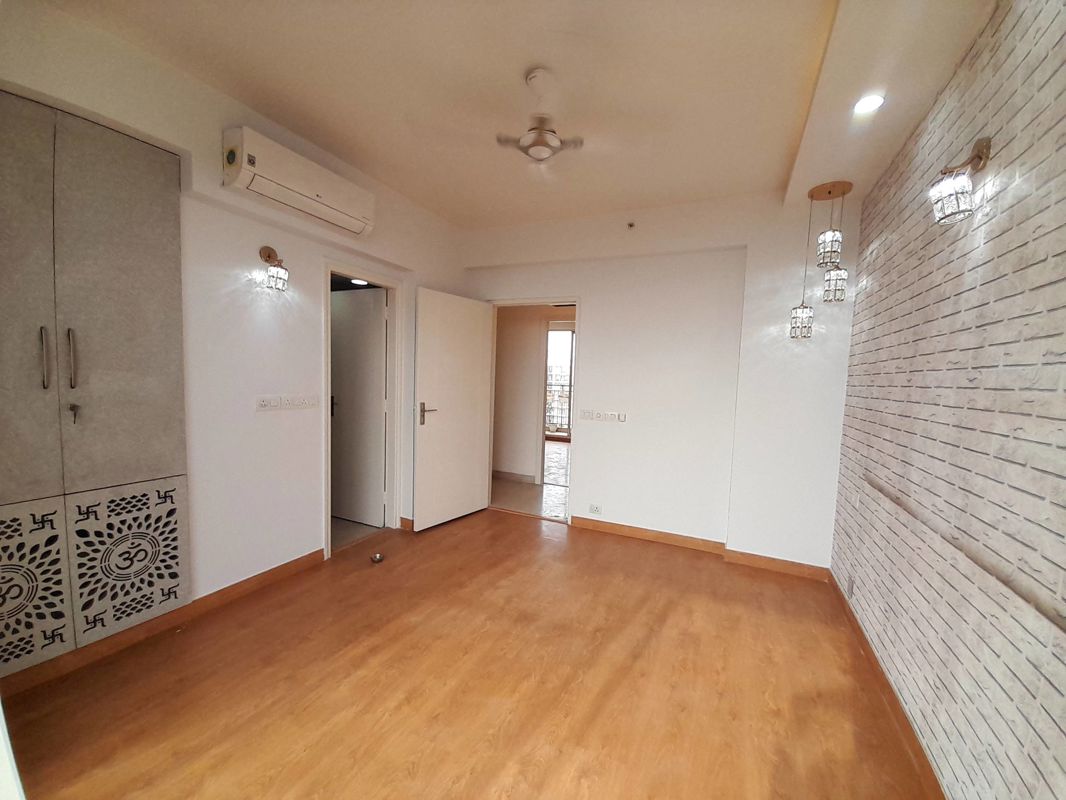 5 BHK for rent in Sector 92, Gurugram — semi-furnished — 2120 sq.ft — Bestech Park View Sanskruti
