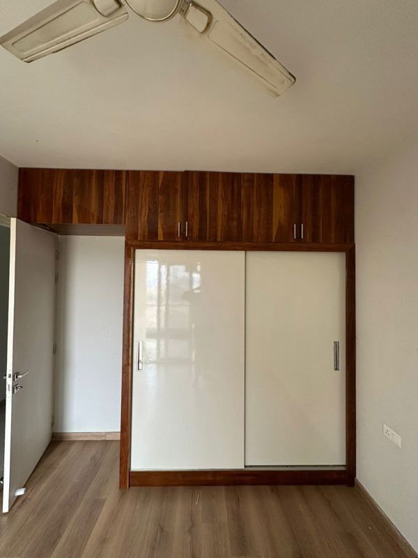 5 BHK for rent in Sector 92, Gurugram — semi-furnished — 1500 sq.ft — Signature Global City 92