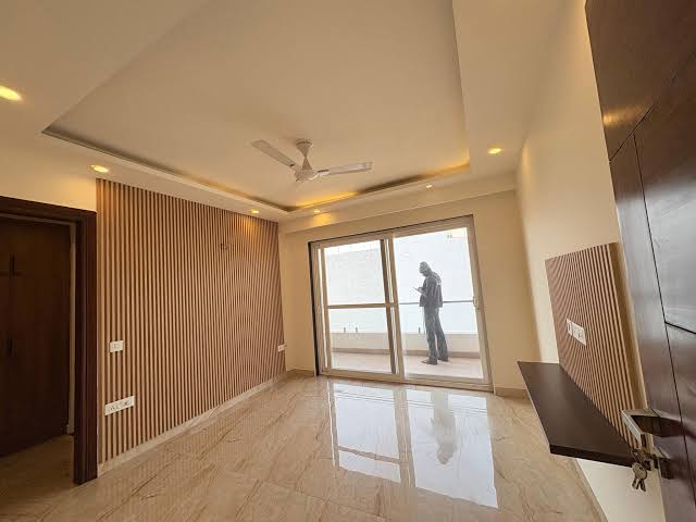 5 BHK for rent in Sector 93, Gurugram — semi-furnished — 180 sq.ft — DLF Gardencity Enclave