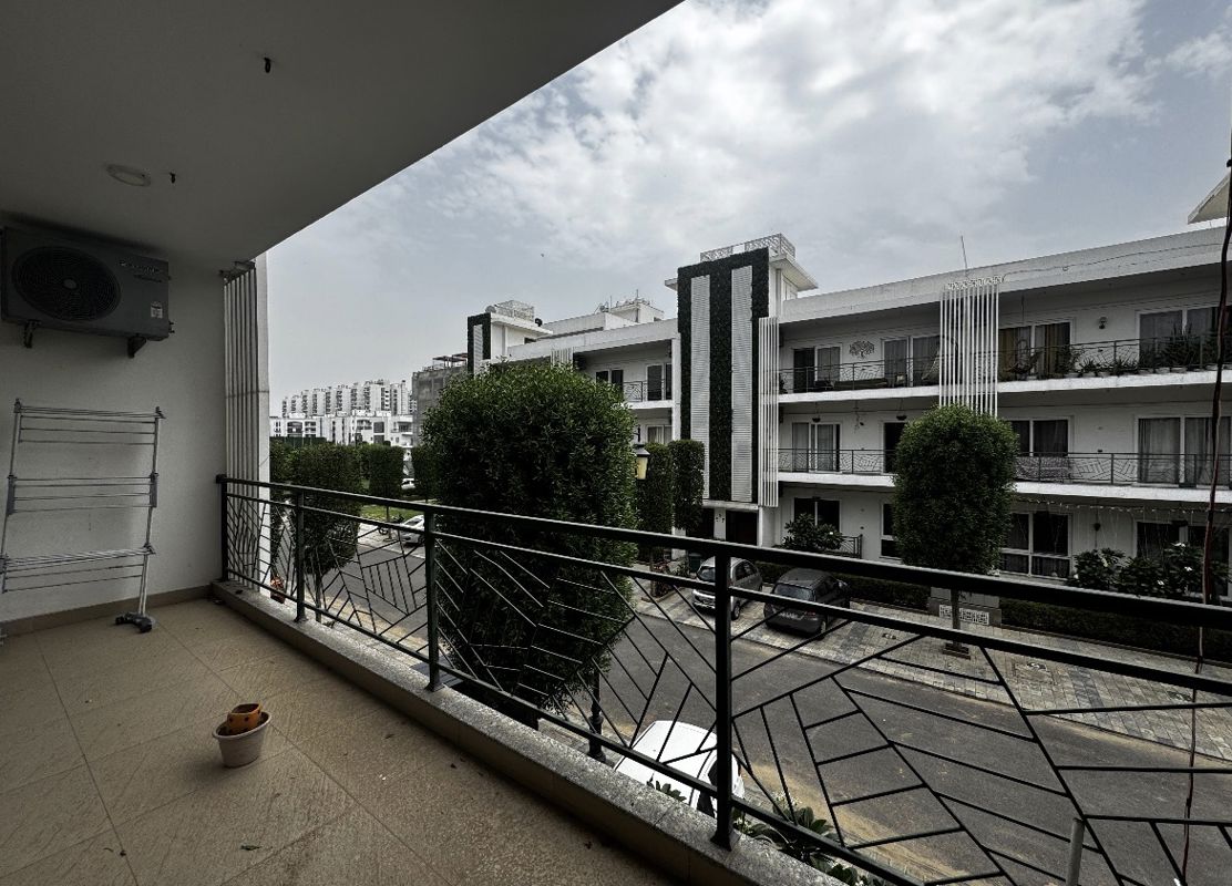 5 BHK for rent in Sohna Sector 33, Gurugram — semi-furnished — 180 sq.ft — Central Park Flower Valley
