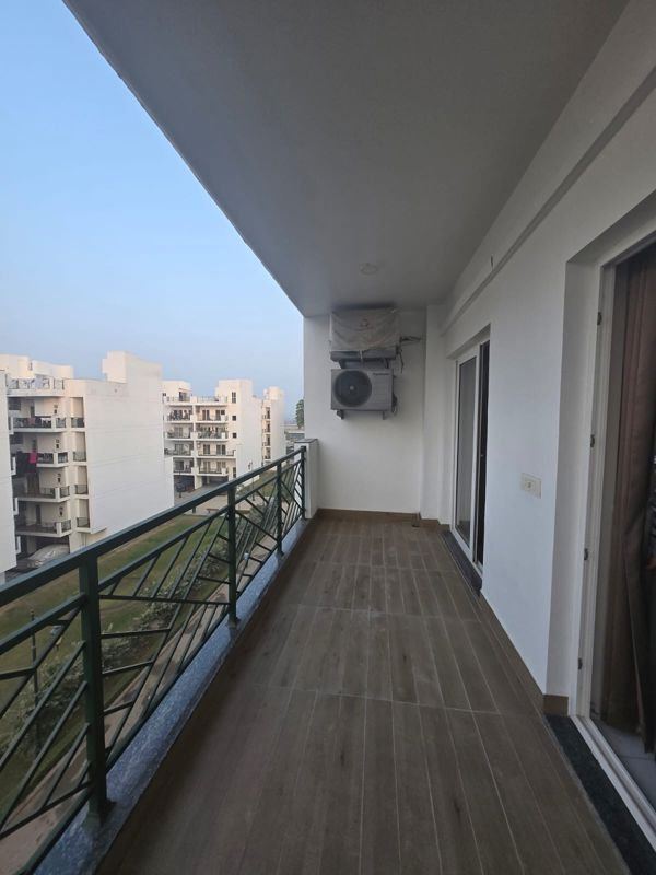 5 BHK for rent in Sohna Sector 33, Gurugram — semi-furnished — 180 sq.ft — Central Park Cerise Suites