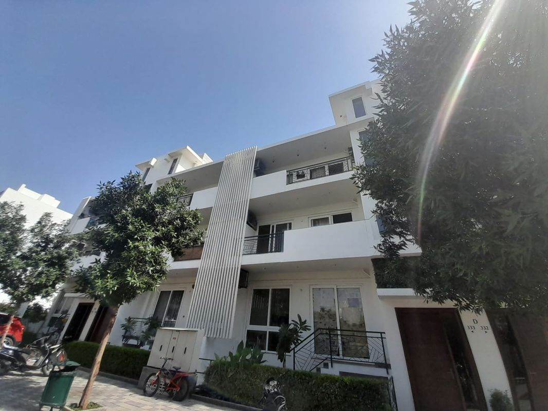 5 BHK for rent in Sohna Sector 33, Gurugram — furnished — 1093 sq.ft — Central Park Flower Valley
