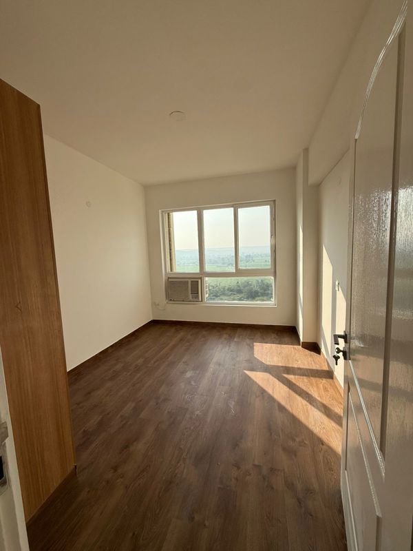 5 BHK for rent in Sohna Sector 35, Gurugram — semi-furnished — 1445 sq.ft — Silverglades The Melia
