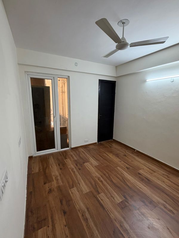 5 BHK for rent in Sohna Sector 36, Gurugram — semi-furnished — 1120 sq.ft — Signature The Serenas