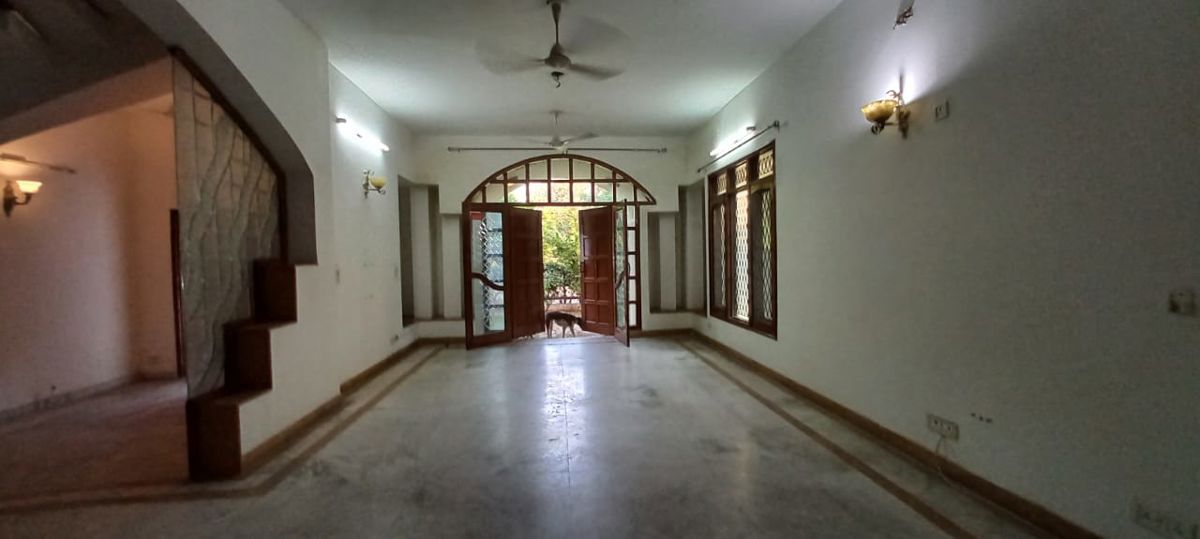 5 BHK for rent in South City 1, Gurugram — semi-furnished — 9000 sq.ft