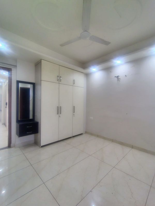 5 BHK for rent in South City 2, Gurugram — semi-furnished — 2300 sq.ft — Unitech Arcadia