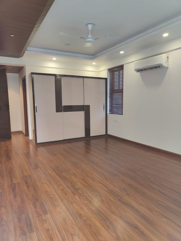5 BHK for rent in Sushant Lok I, Gurugram — semi-furnished — 2700 sq.ft