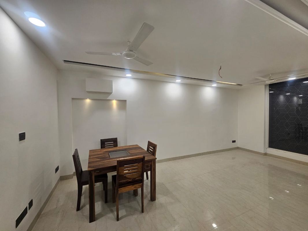 5 BHK for rent in Sushant Lok ii, Gurugram — furnished — 180 sq.ft