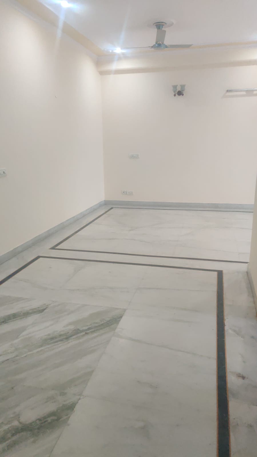 5 BHK for rent in Sushant Lok Iii, Gurugram — semi-furnished — 192 sq.ft