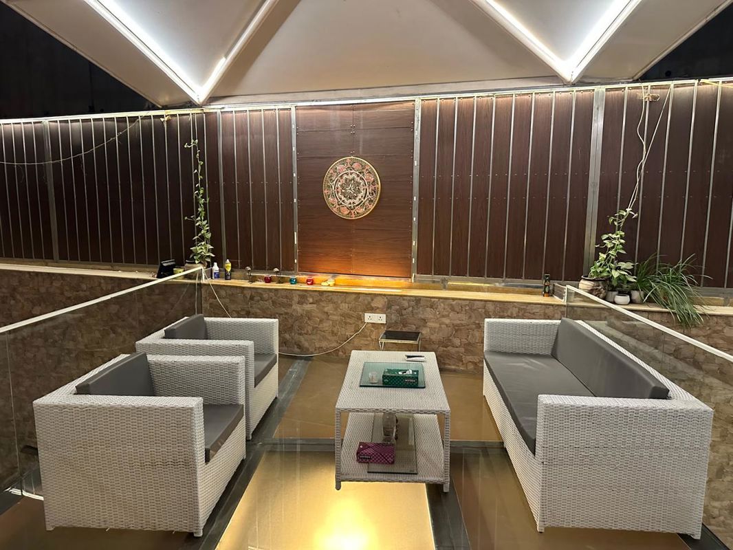 6 BHK for rent in Dlf Phase iv, Gurugram — furnished — 450 sq.ft — DLF City Phase IV