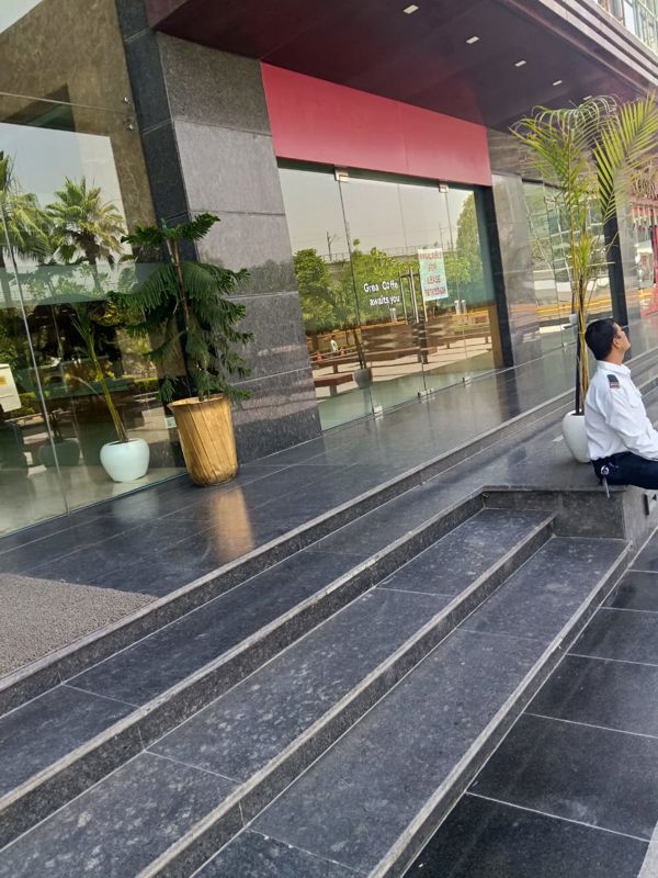 Flat for rent in Mg Road, Gurugram — unfurnished — 1380 sq.ft — MGF Metropolis Mall