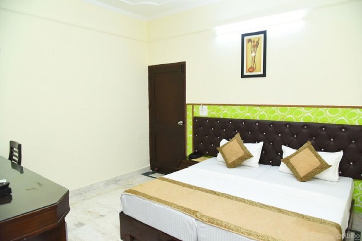 Flat for rent in Sector 41, Gurugram — furnished — 360 sq.ft