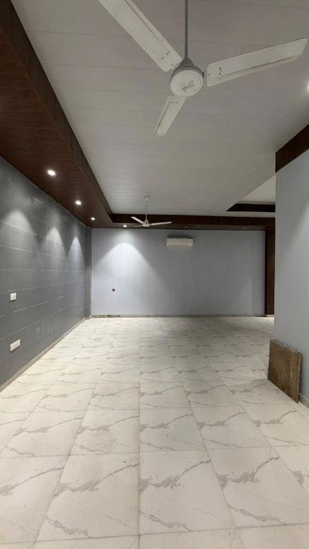 Flat for rent in Sector 48, Gurugram — semi-furnished — 225 sq.ft — Omaxe Wedding Mall