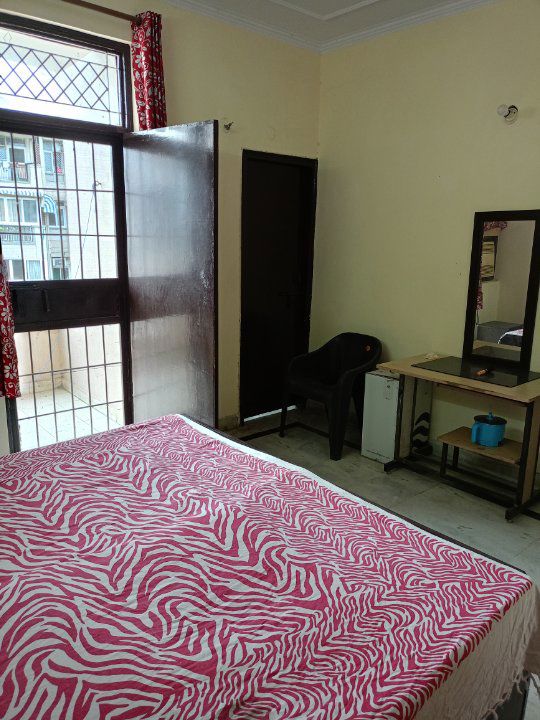 Flat for rent in Sector 56, Gurugram — furnished — 1800 sq.ft — Shrishti Apartment