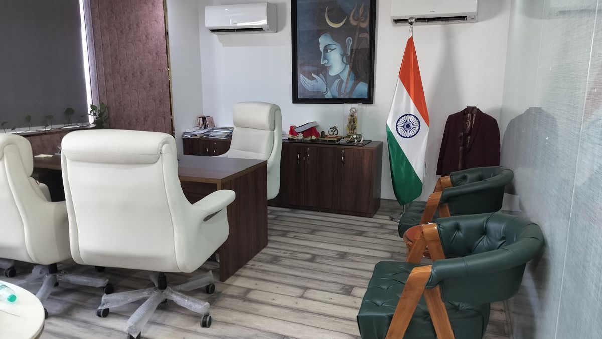 Flat for rent in Sector 74a, Gurugram — furnished — 3400 sq.ft — DLF Corporate Greens