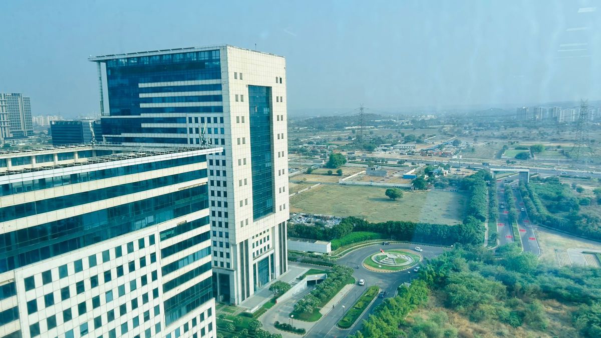 Flat for rent in Sector 74a, Gurugram — furnished — 1748 sq.ft — DLF Corporate Greens
