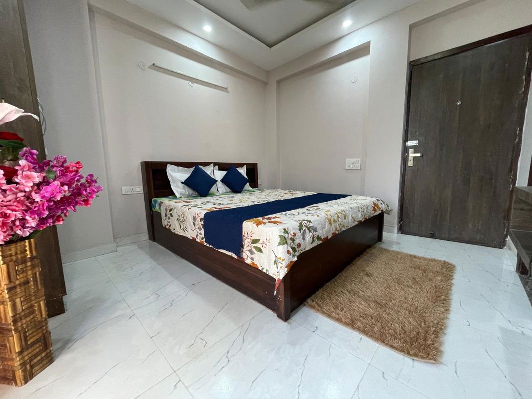 1 RK for rent in Sector 10a, Gurugram — furnished — 400 sq.ft