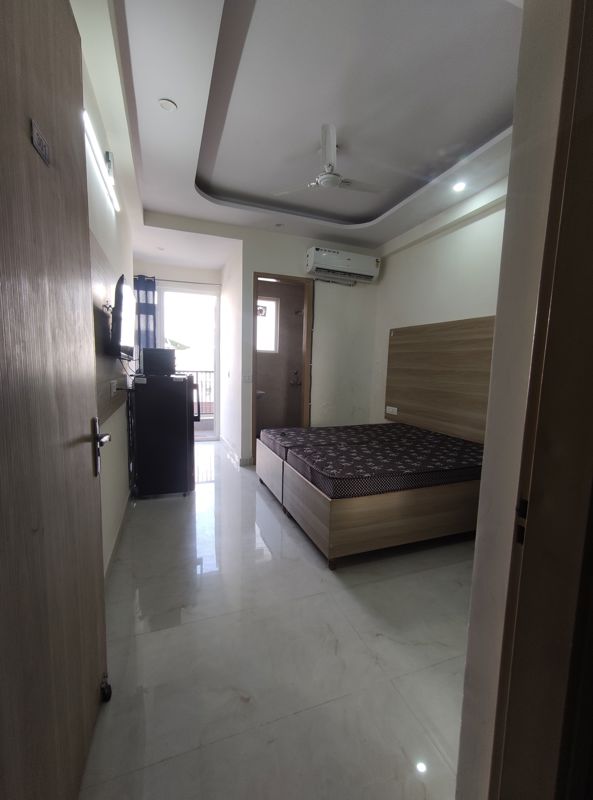 1 RK for rent in Sector 28, Gurugram — furnished — 500 sq.ft — DLF Galleria Tower