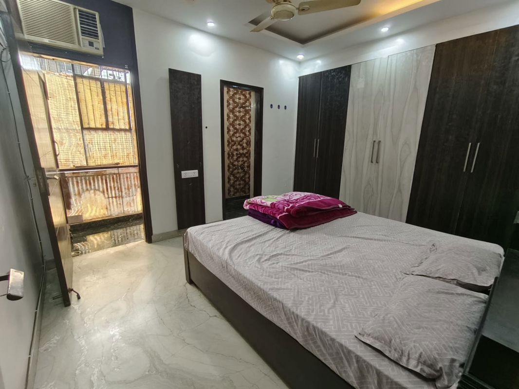 1 RK for rent in Sector 31, Gurugram — semi-furnished — 160 sq.ft — Raheja Atlantis