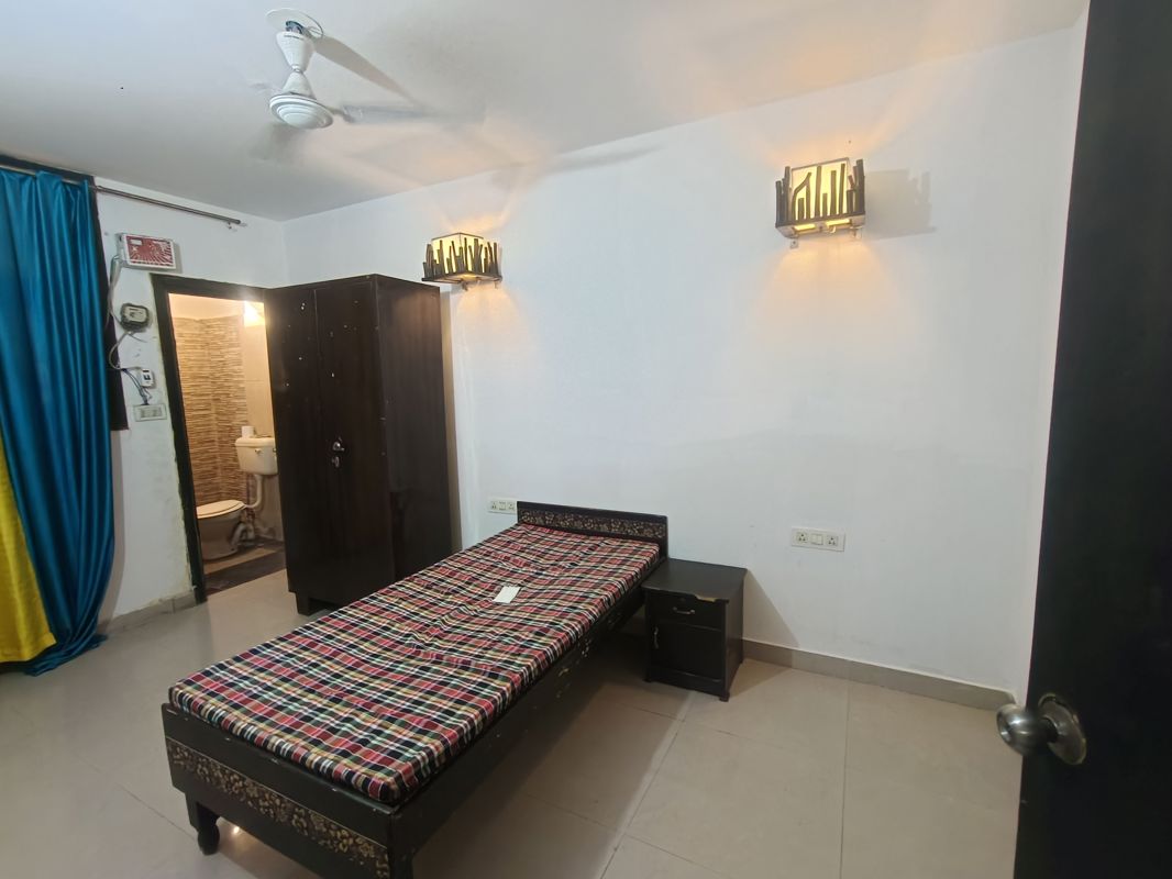 1 RK for rent in Sector 39, Gurugram — furnished — 300 sq.ft — Urban Green