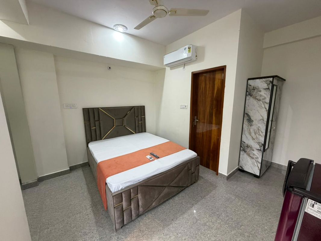 1 RK for rent in Sector 41, Gurugram — furnished — 220 sq.ft — Unitech Rakshak