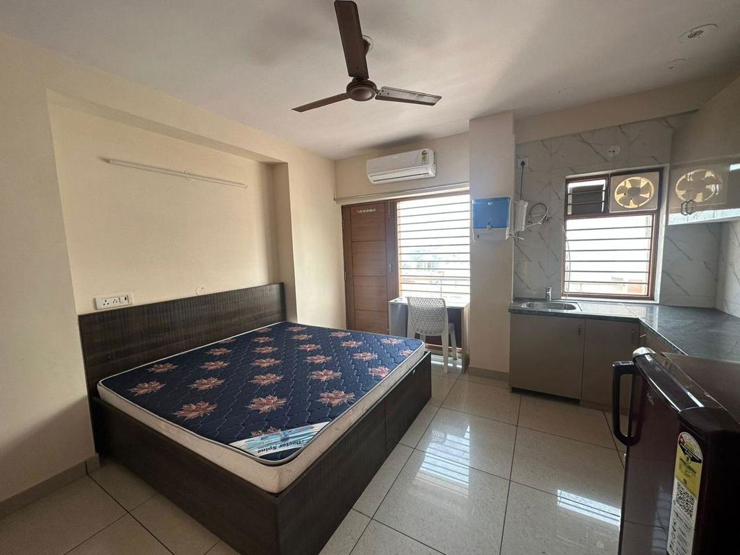 1 RK for rent in Sector 41, Gurugram — furnished — 350 sq.ft — South City Arcade