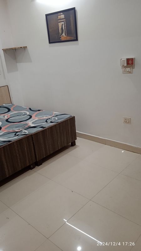 1 RK for rent in Sector 43, Gurugram — furnished — 460 sq.ft — Queens Plaza
