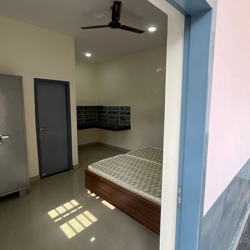 1 RK for rent in Sector 68, Gurugram — furnished — 600 sq.ft — DLF Arcade 68