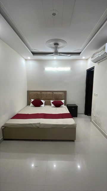 1 RK for rent in Sushant Lok I, Gurugram — furnished — 460 sq.ft — Vipul Square