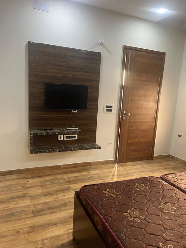 1 RK for rent in Sushant Lok I, Gurugram — furnished — 440 sq.ft — Vipul Square